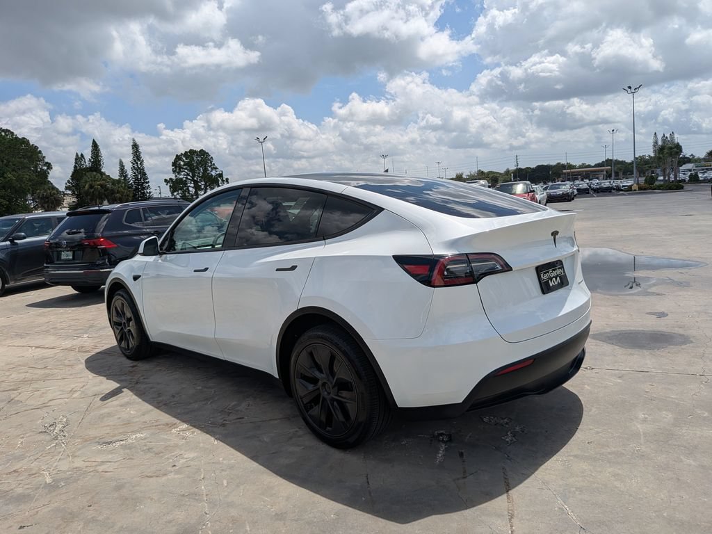 Used 2024 Tesla Model Y Long Range AWD/4WD image 6