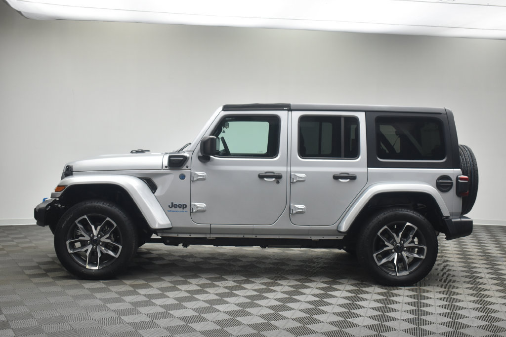 Certified 2024 Jeep Wrangler Unlimited w/ Convenience Group AWD/4WD image 9