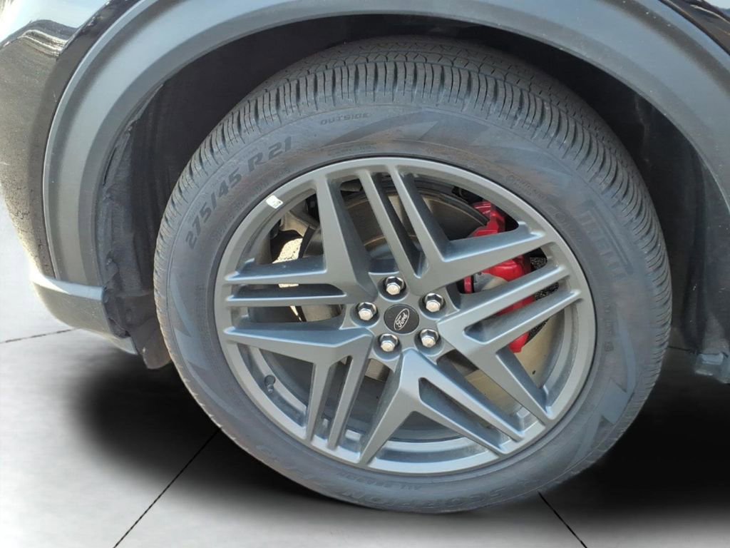 Used 2025 Ford Explorer ST-Line w/ ST-Line Street Pack image 24