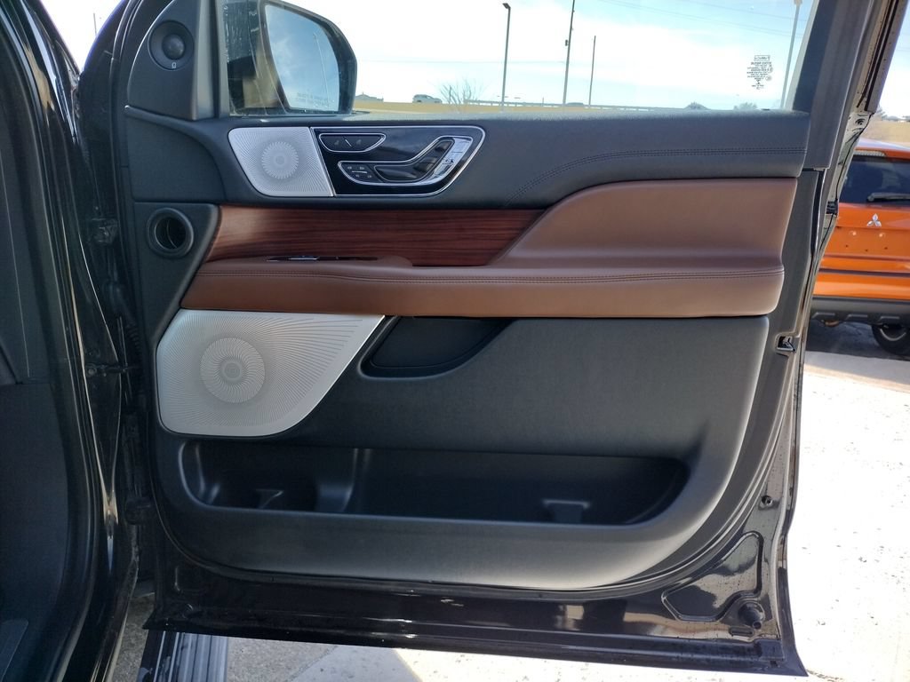 Used 2022 Lincoln Navigator Reserve AWD/4WD image 33