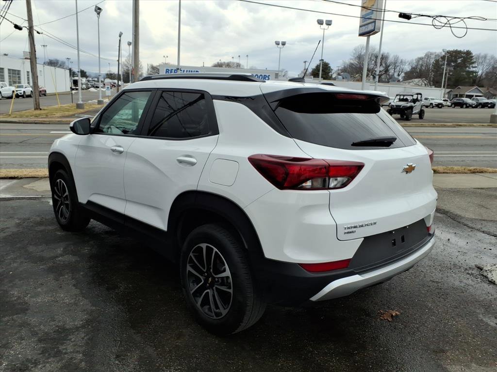 Used 2025 Chevrolet TrailBlazer LT image 3