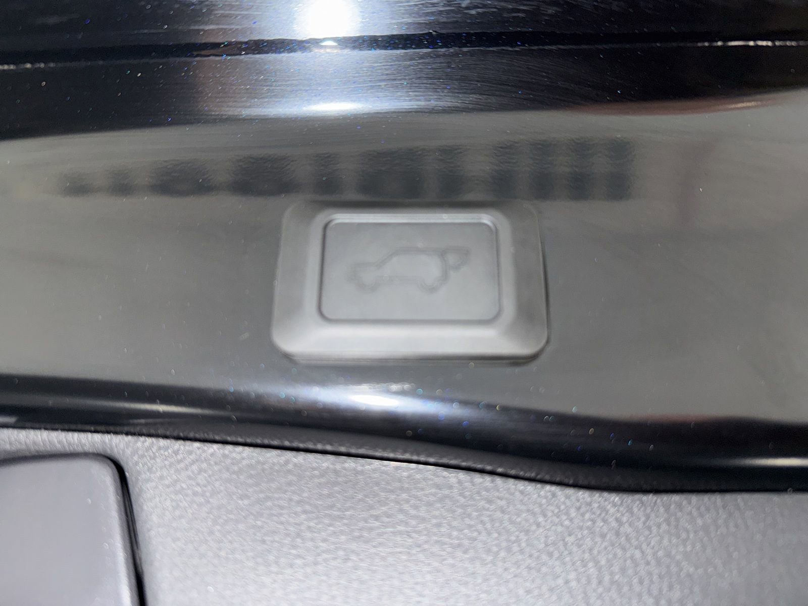 Used 2025 Toyota RAV4 Limited w/ Weather Package AWD/4WD image 38