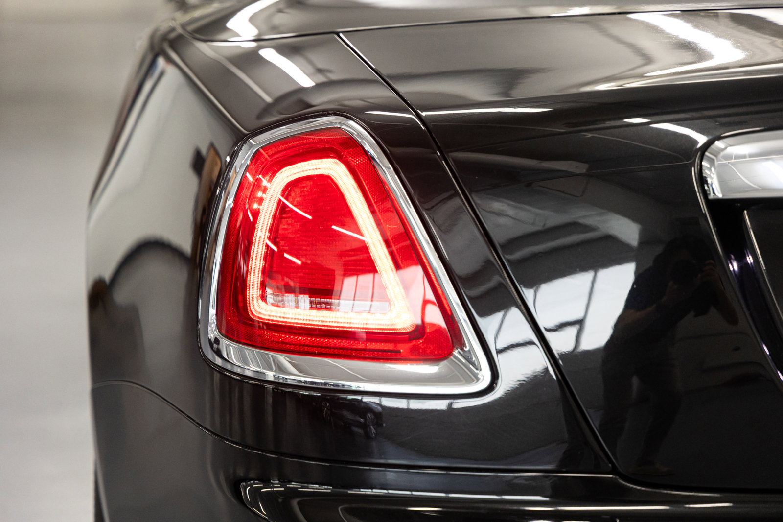 Used 2017 Rolls-Royce Dawn RWD image 24