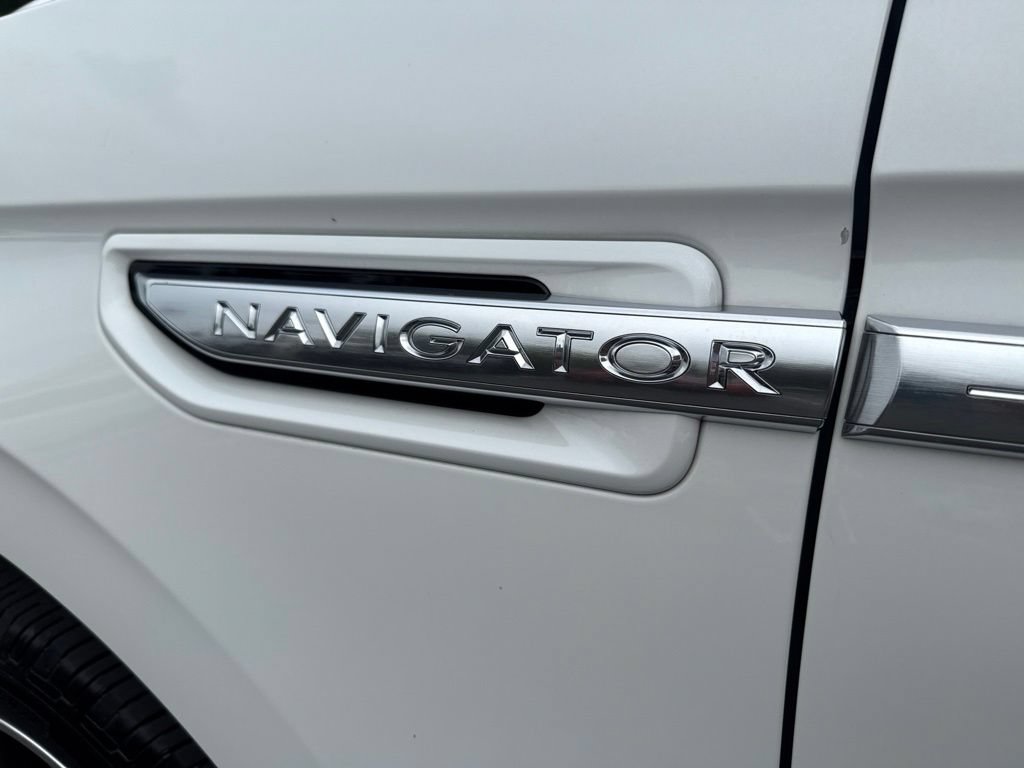 Used 2021 Lincoln Navigator Reserve w/ Luxury Package AWD/4WD image 13