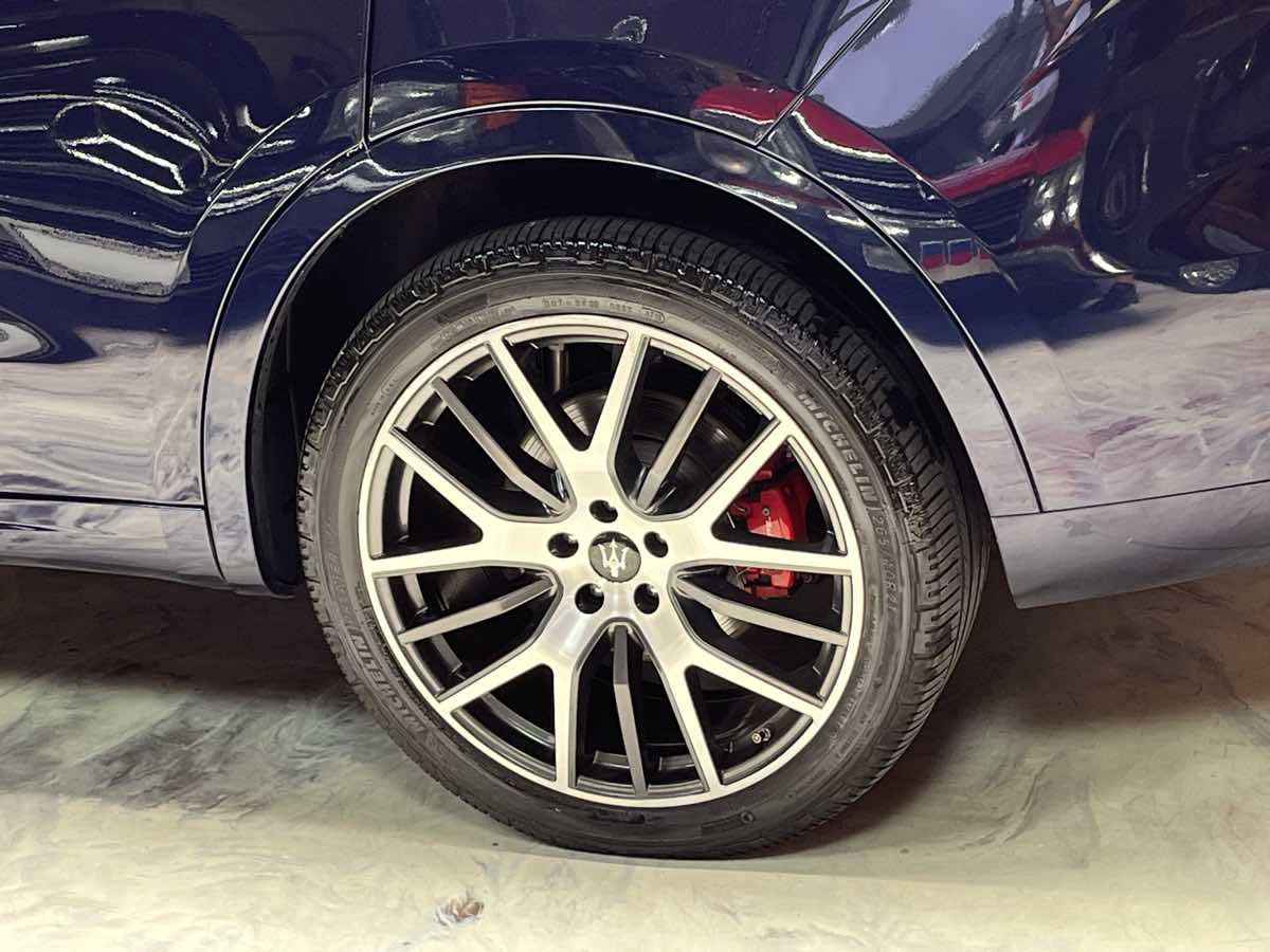 Used 2017 Maserati Levante w/ Sport Package AWD/4WD image 35