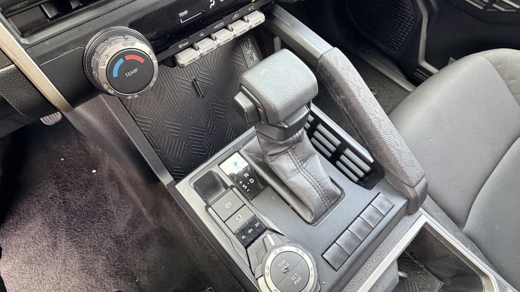 Used 2024 Toyota Tacoma SR5 AWD/4WD image 19