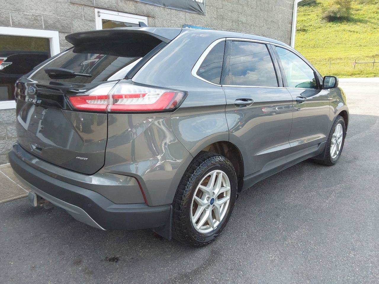 Used 2022 Ford Edge SEL w/ Convenience Package AWD/4WD image 3