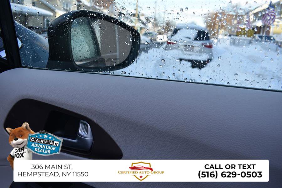 Used 2024 Chrysler Voyager LX image 21