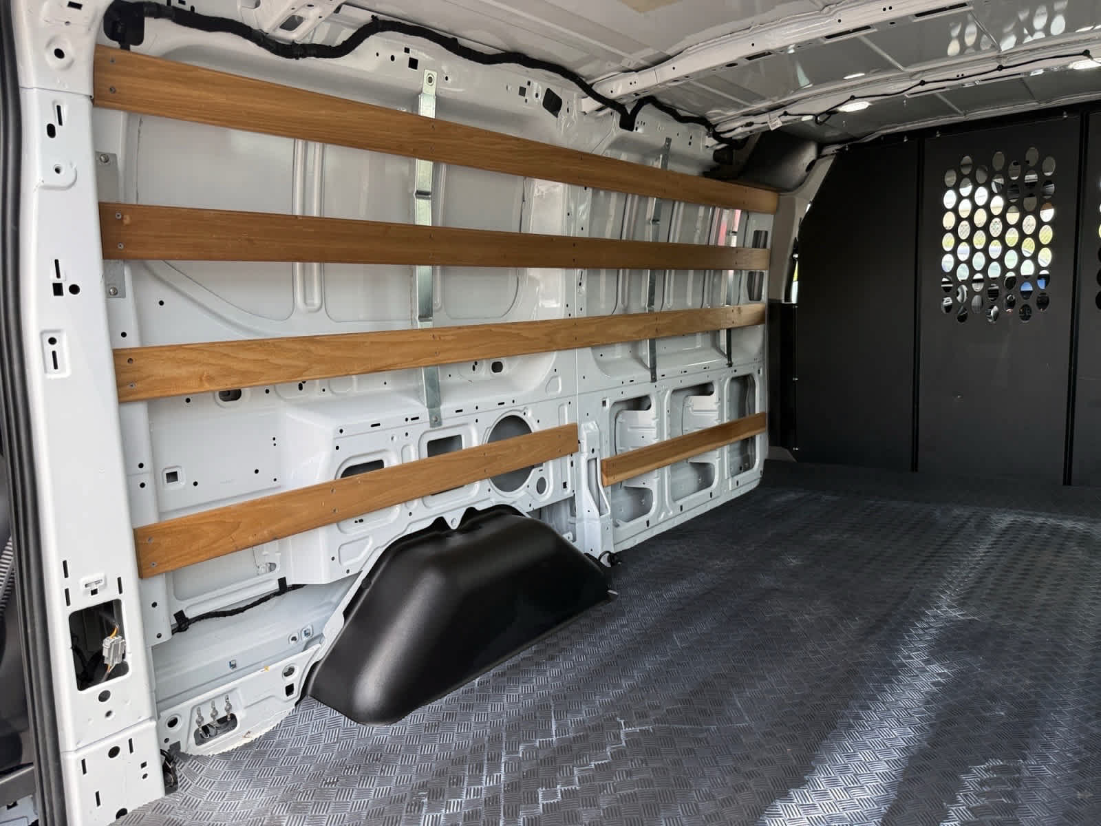 Used 2025 Ford Transit 250 Low Roof w/ Exterior Upgrade Package RWD image 26