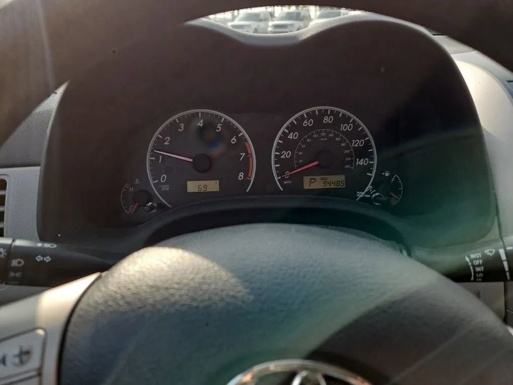 Used 2013 Toyota Corolla LE FWD image 26