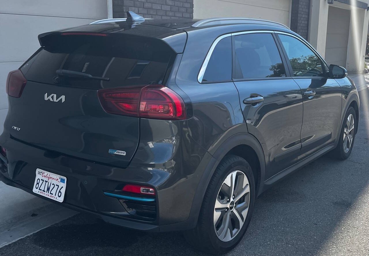 Used 2022 Kia Niro EX Premium FWD image 28