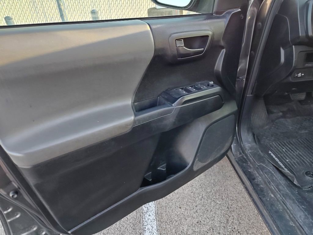 Used 2017 Toyota Tacoma SR w/ Tow Package AWD/4WD image 6