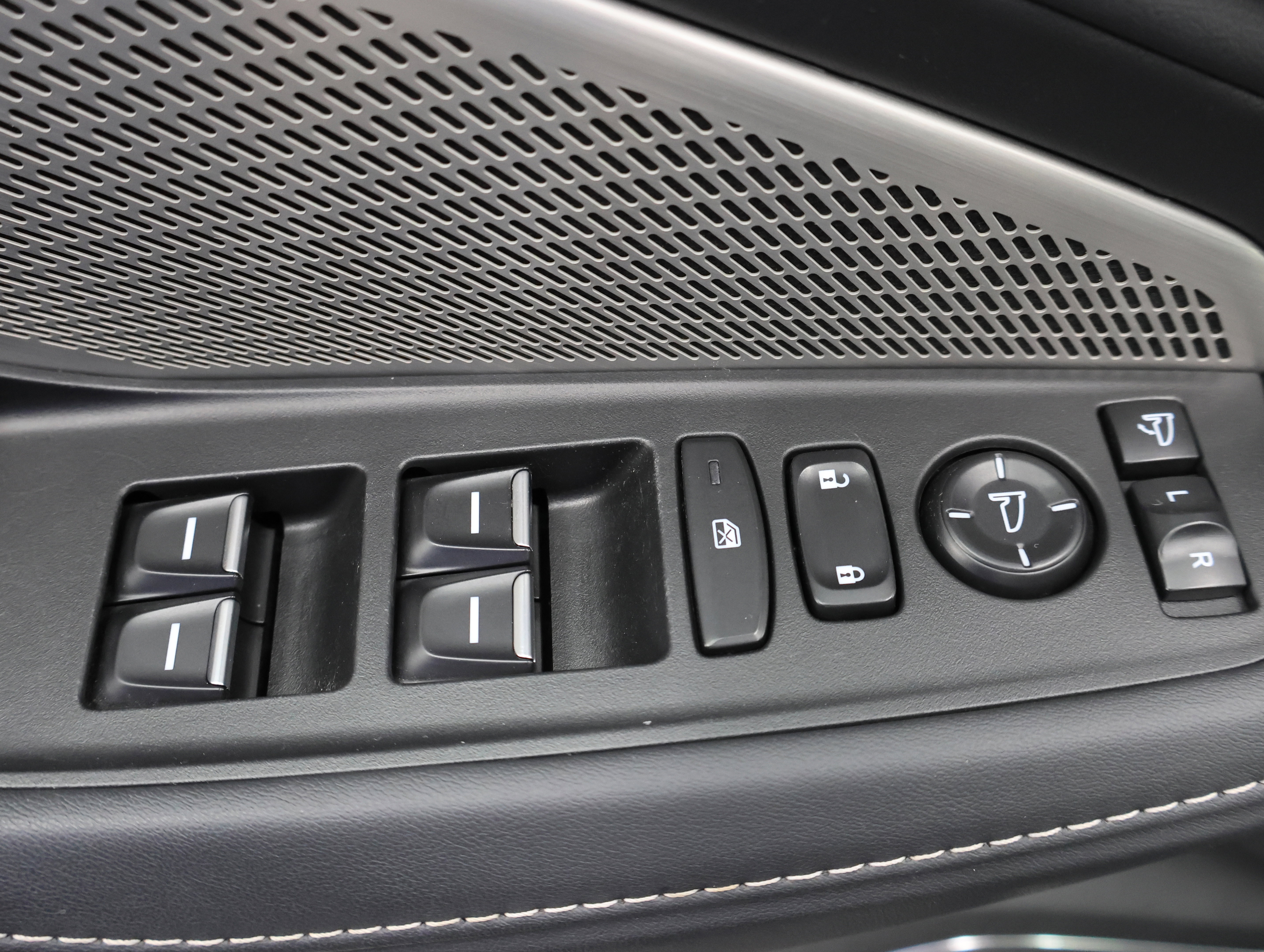 Used 2022 Acura MDX w/Technology Package image 42