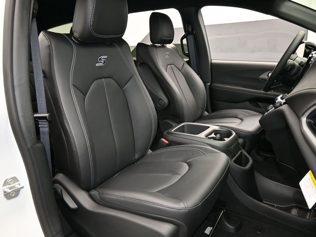 New 2026 Chrysler Pacifica Select w/ S Appearance Package image 41