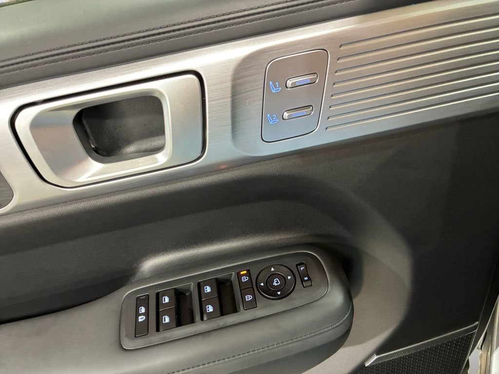 Used 2025 Hyundai Santa Fe Limited image 27