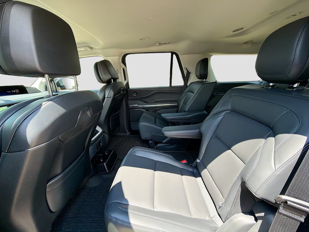 Used 2026 Lincoln Navigator Premiere AWD/4WD image 27