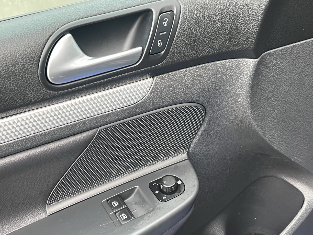 Used 2008 Volkswagen R32 image 29