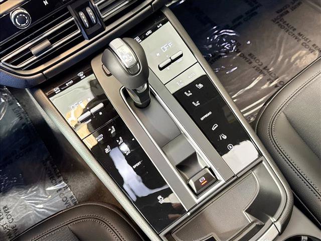 Certified 2026 Porsche Macan Turbo AWD/4WD image 18