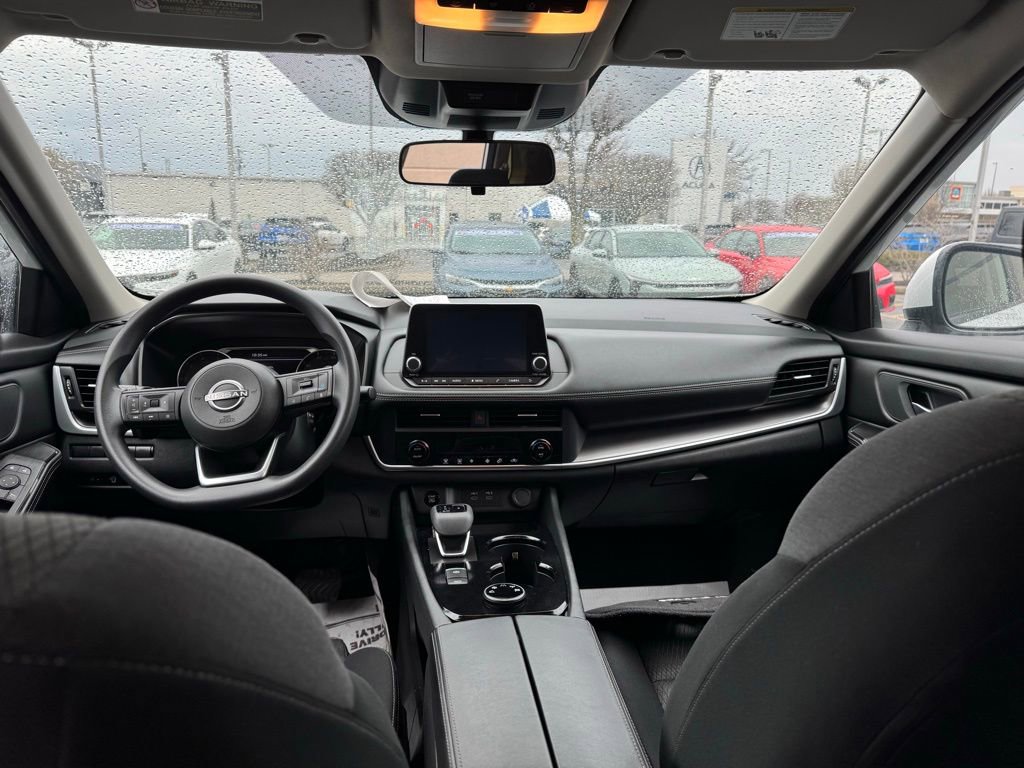 Used 2024 Nissan Rogue SV image 8