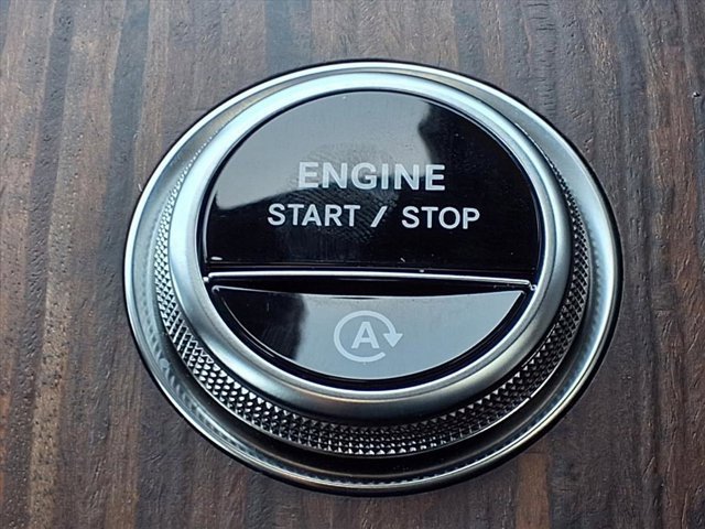 Used 2025 Mercedes-Benz GLC 300 image 25