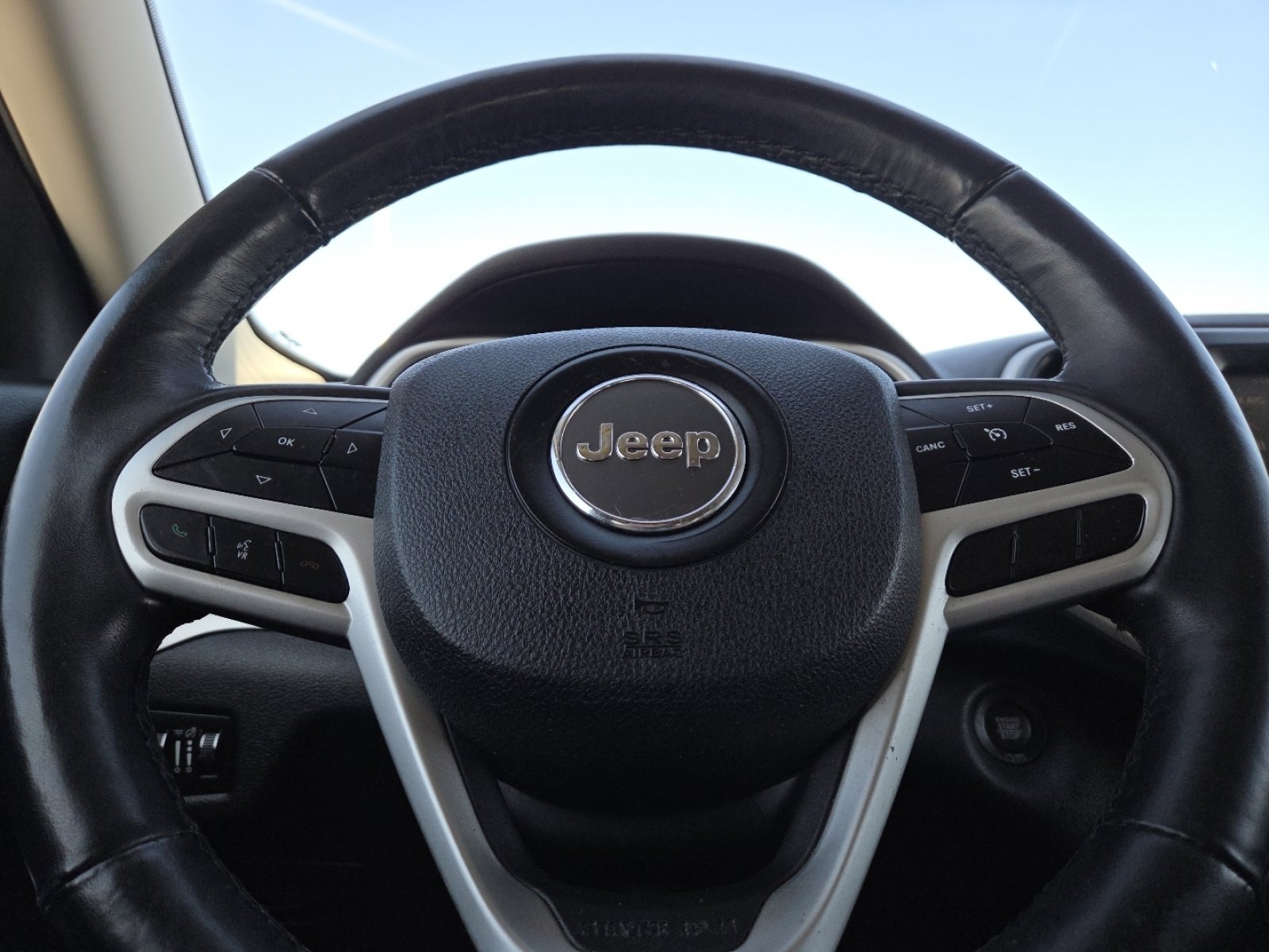 Used 2018 Jeep Cherokee Trailhawk w/ Cold Weather Group image 25