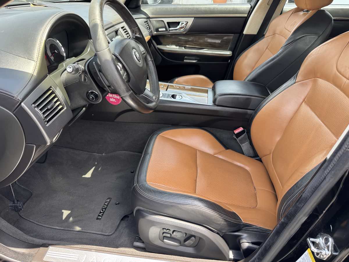 Used 2011 Jaguar XF R RWD image 23