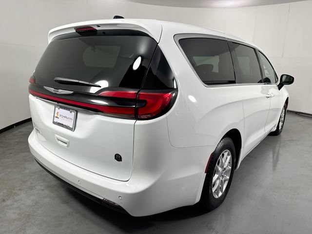 Used 2023 Chrysler Pacifica Touring-L FWD image 35