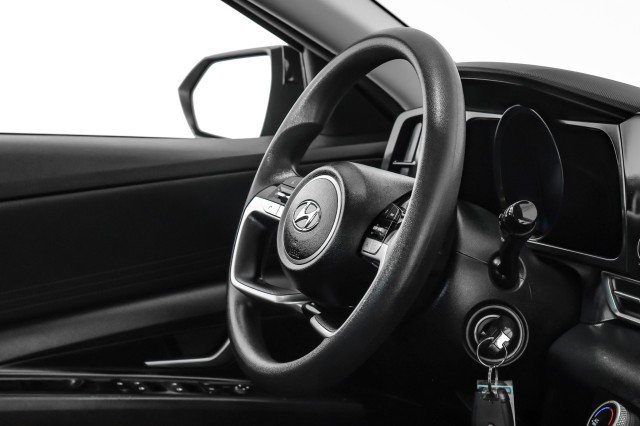 Used 2021 Hyundai Elantra SE w/ Cargo Package image 11