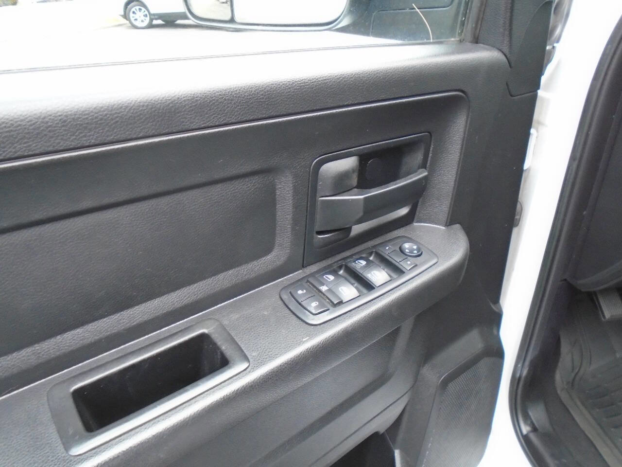 Used 2015 RAM 1500 Express image 9