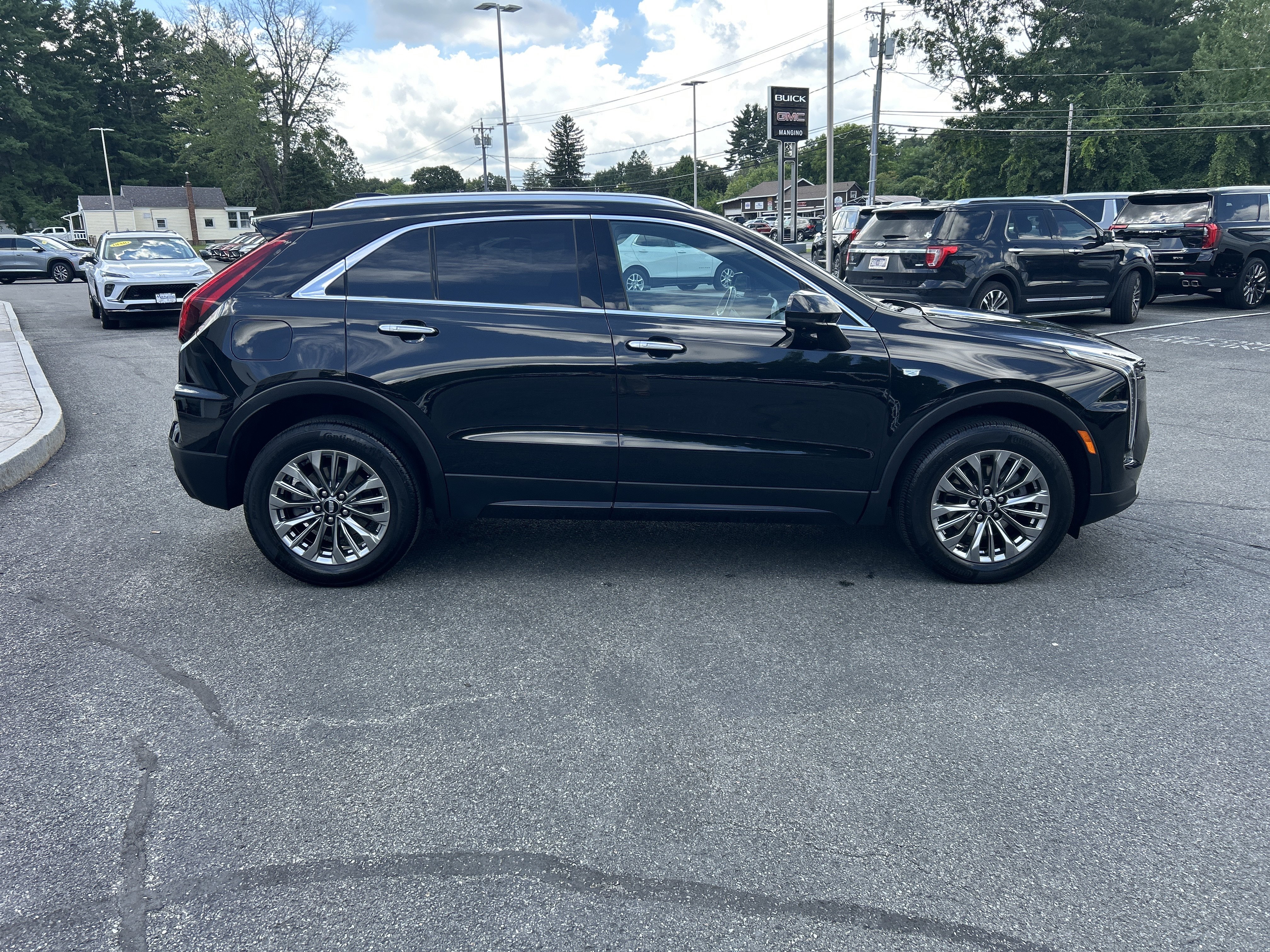 Certified 2025 Cadillac XT4 Premium Luxury w/ Cold Weather Package AWD/4WD image 17