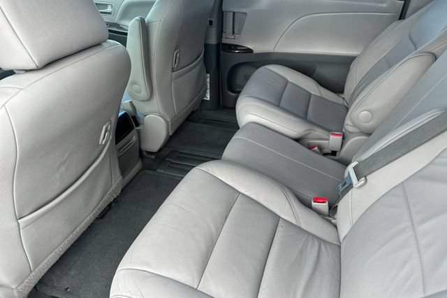 Used 2017 Toyota Sienna XLE w/ XLE Navigation Package FWD image 13