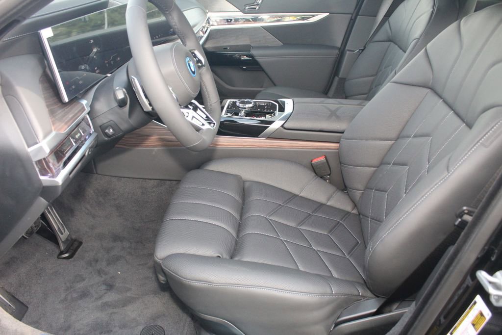 New 2026 BMW i7 xDrive60 w/ Premium Package AWD/4WD image 19