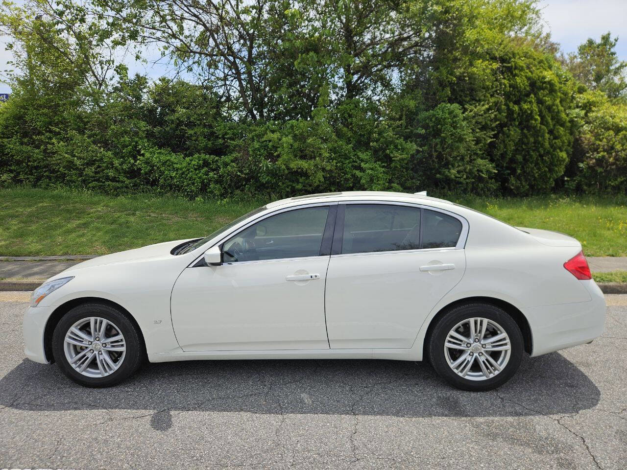 Used 2015 INFINITI Q40 AWD w/ Navigation Package