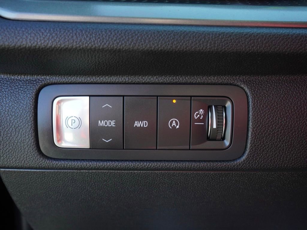 Used 2025 Chevrolet Traverse LT w/ Driver Confidence Package image 12