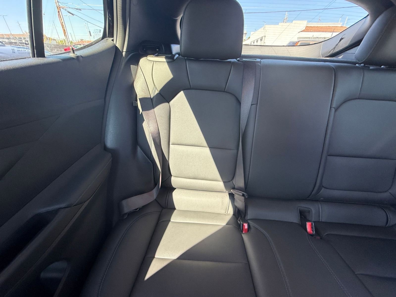 Used 2025 Buick Envista Sport Touring image 38