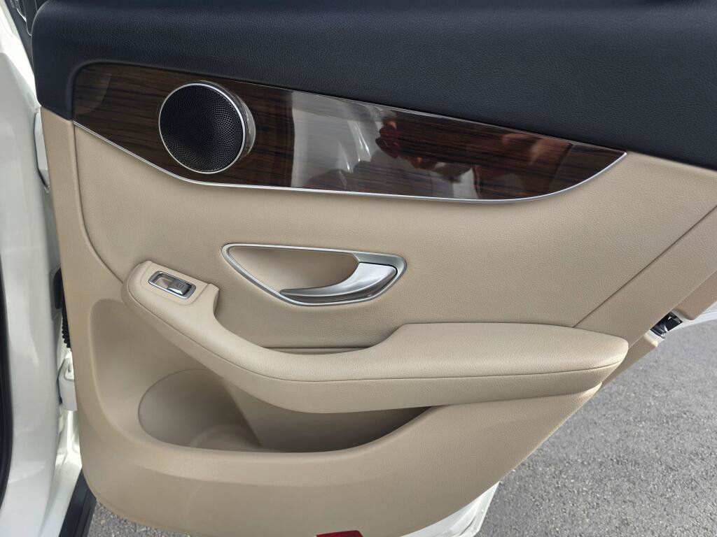 Used 2021 Mercedes-Benz GLC 300 4MATIC image 25