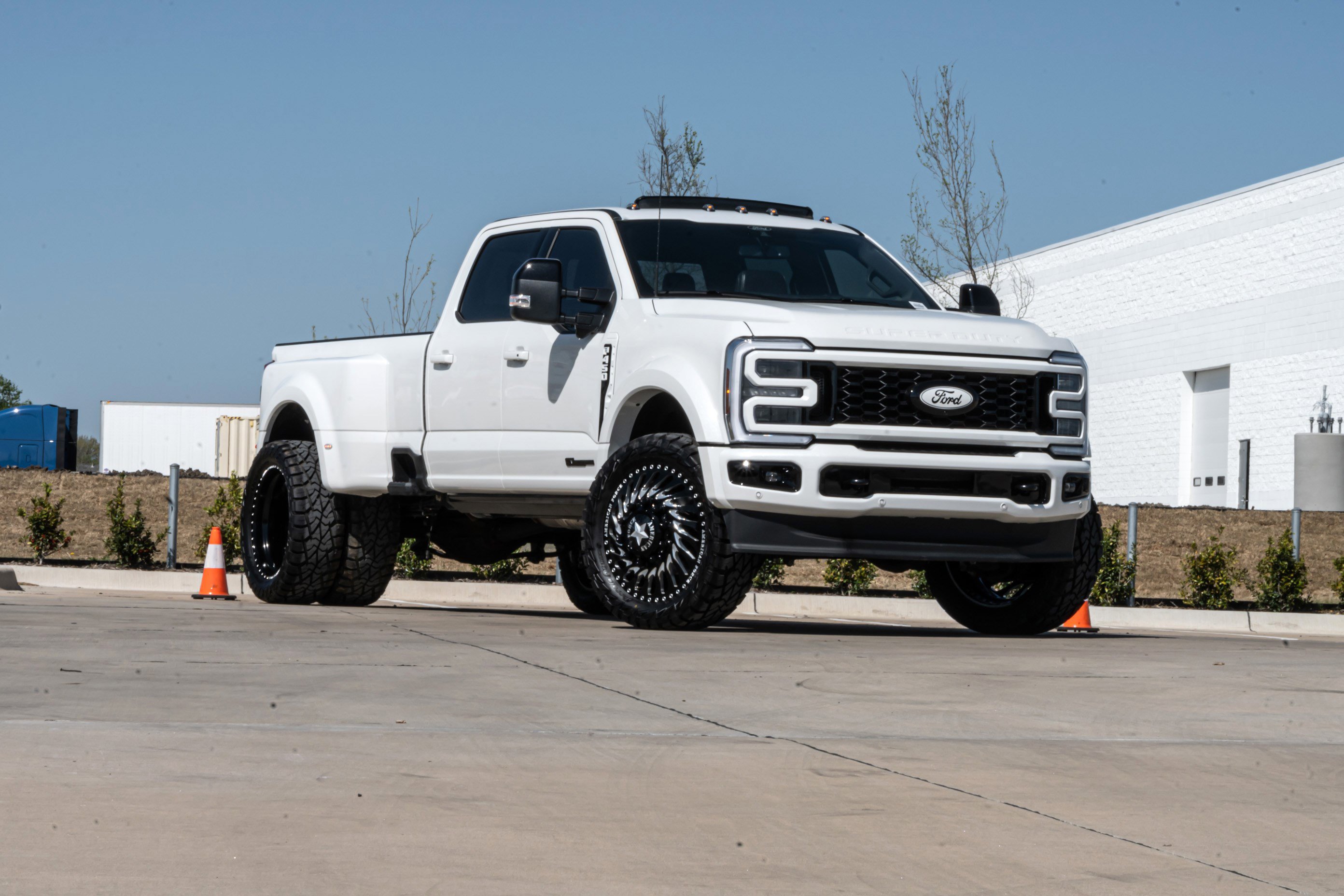 Used 2025 Ford F450 Platinum image 2
