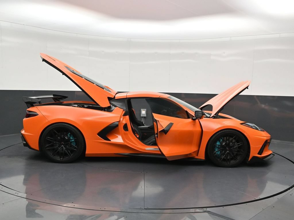 Used 2023 Chevrolet Corvette Stingray Preferred Cpe w/ Battery Protection Package RWD image 32
