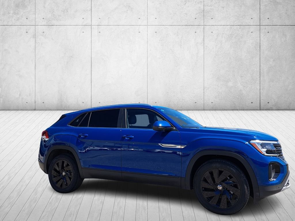 Used 2025 Volkswagen Atlas Cross Sport SE image 3