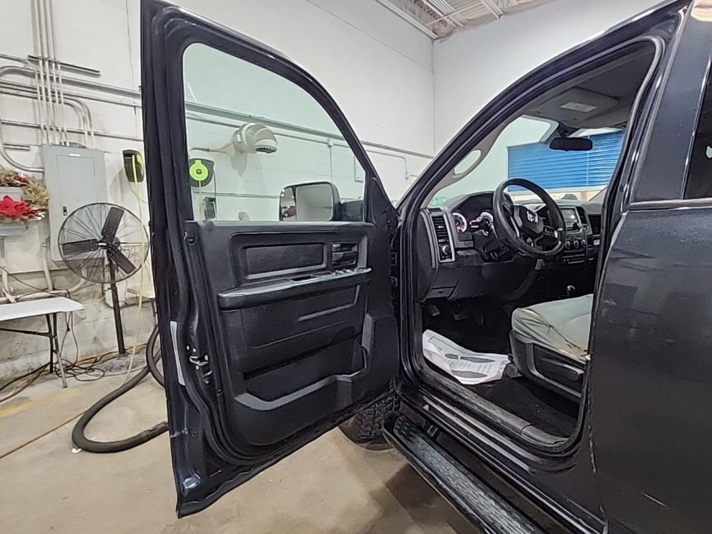 Used 2016 RAM 2500 Tradesman w/ Chrome Appearance Group AWD/4WD image 7