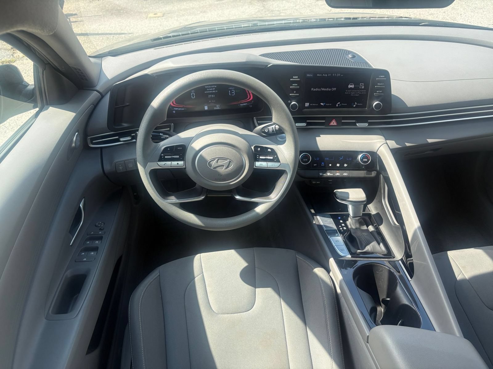 Used 2026 Hyundai Elantra Hybrid FWD image 28