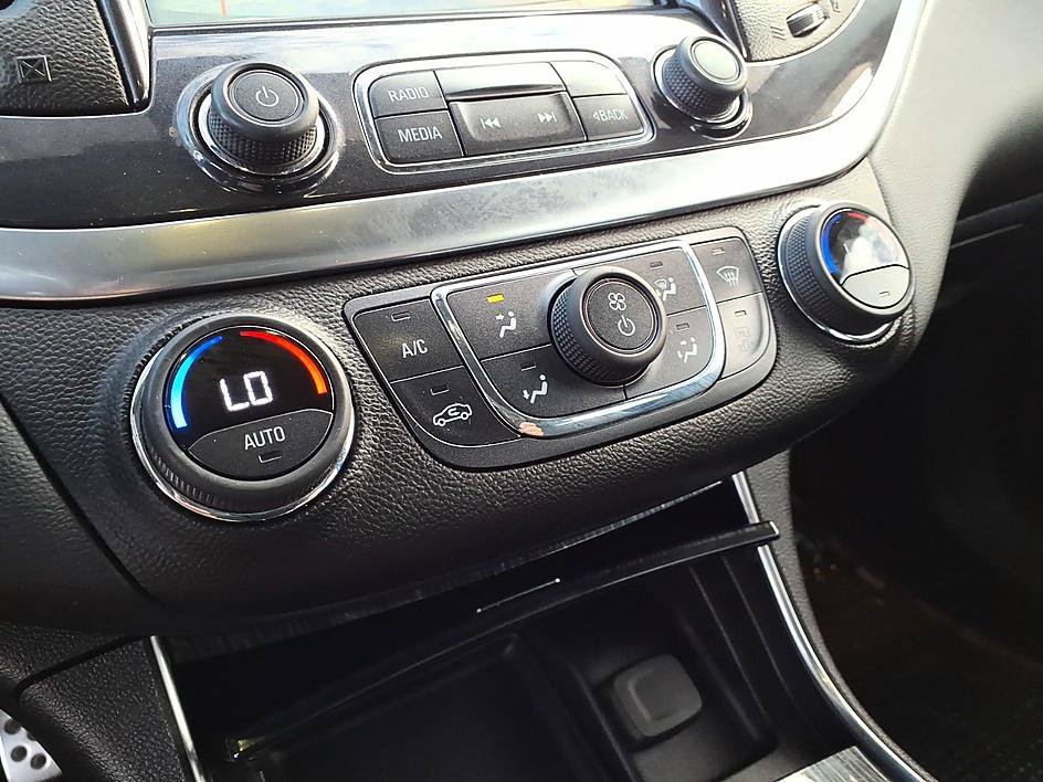Used 2018 Chevrolet Impala LT FWD image 33