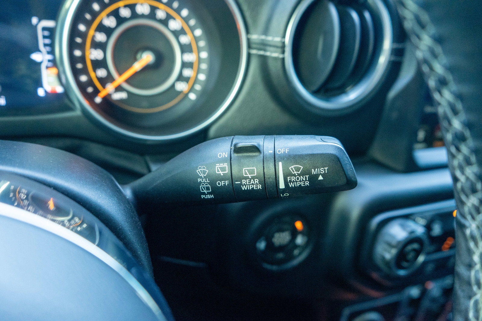 Used 2018 Jeep Wrangler Unlimited Sahara w/ Uconnect 4C Nav & Sound Group image 26