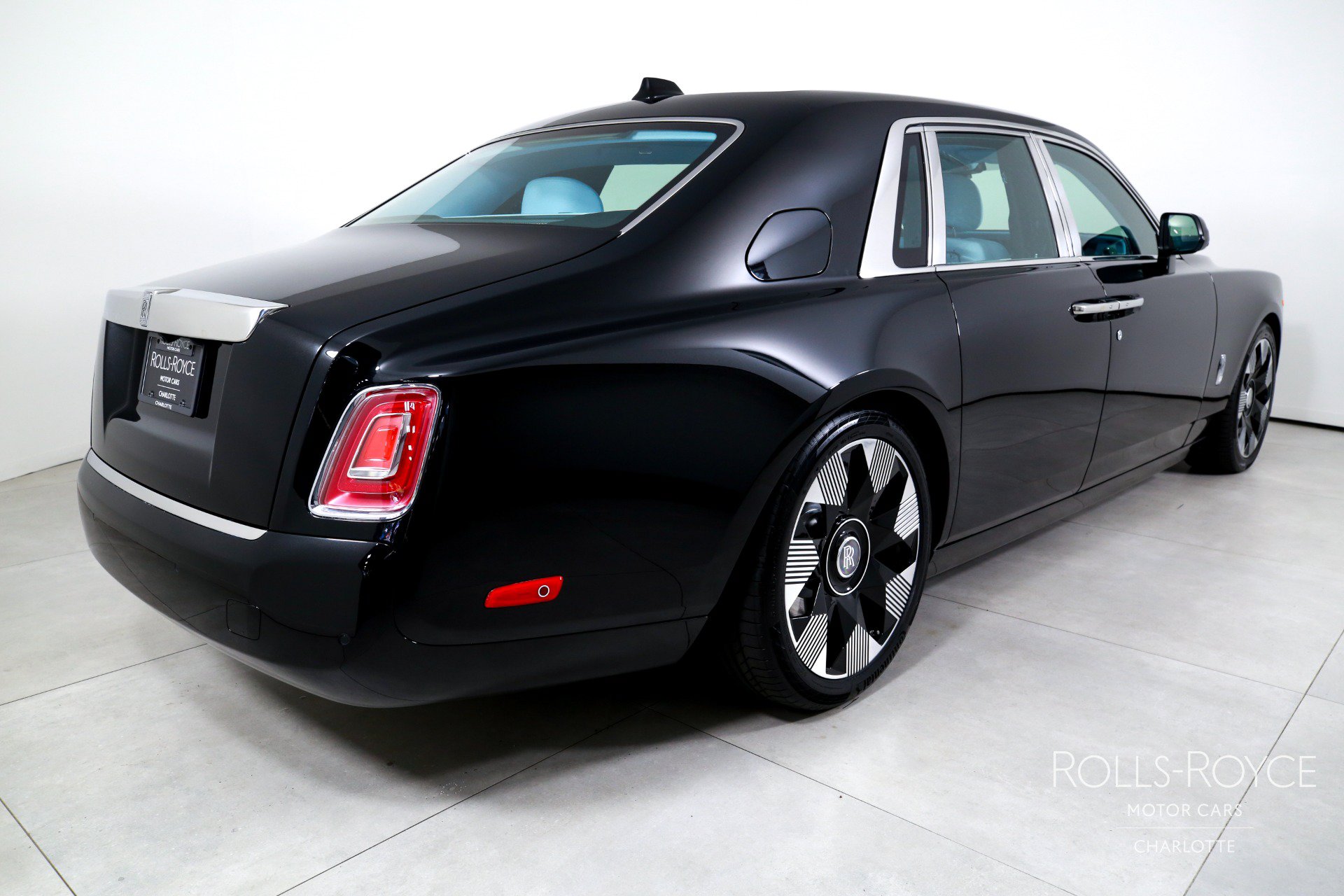 New 2027 Rolls-Royce Phantom Sedan RWD image 2