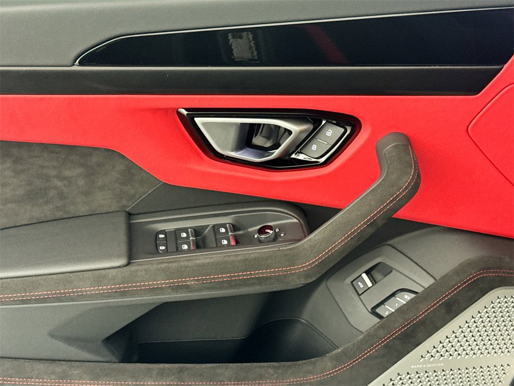 Used 2024 Lamborghini Urus S image 18