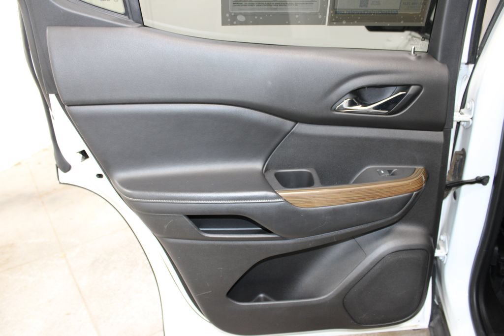 Used 2019 GMC Acadia SLE FWD image 18
