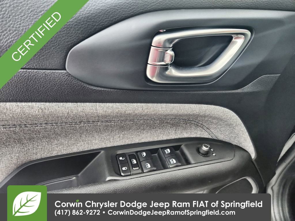 Used 2024 Jeep Compass Latitude image 21