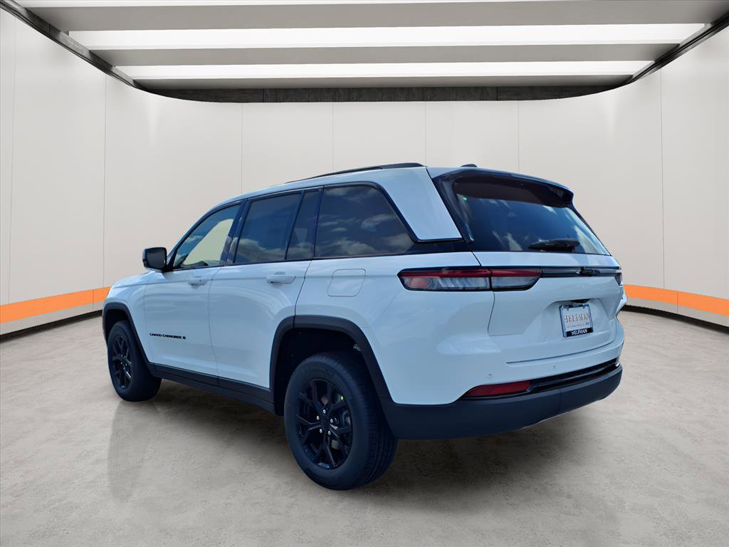 New 2025 Jeep Grand Cherokee Laredo image 4
