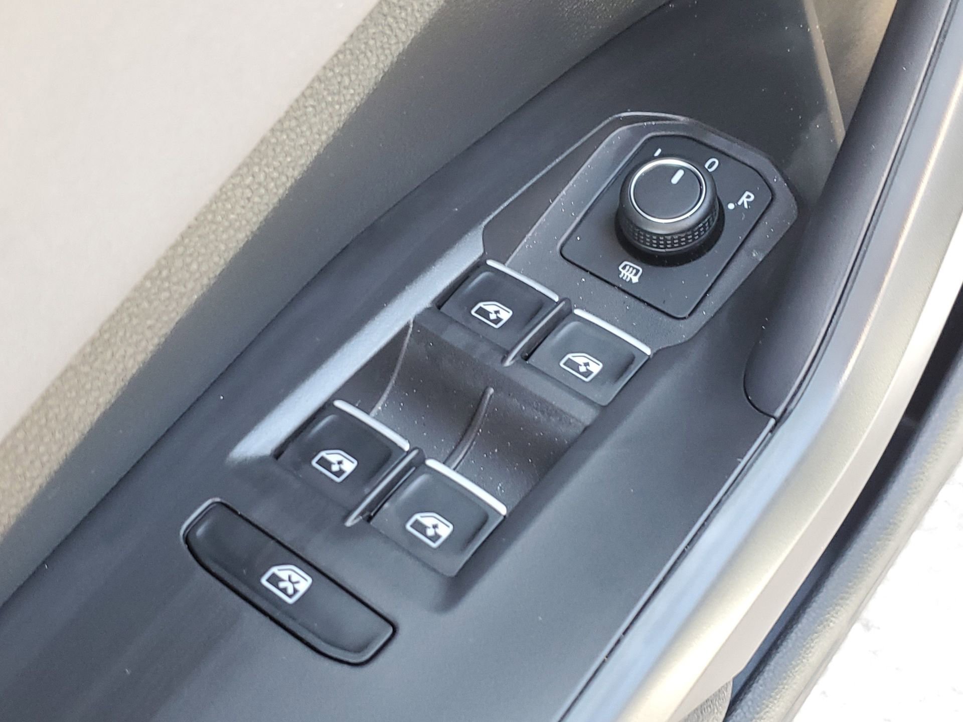 Used 2025 Volkswagen Jetta SE image 18