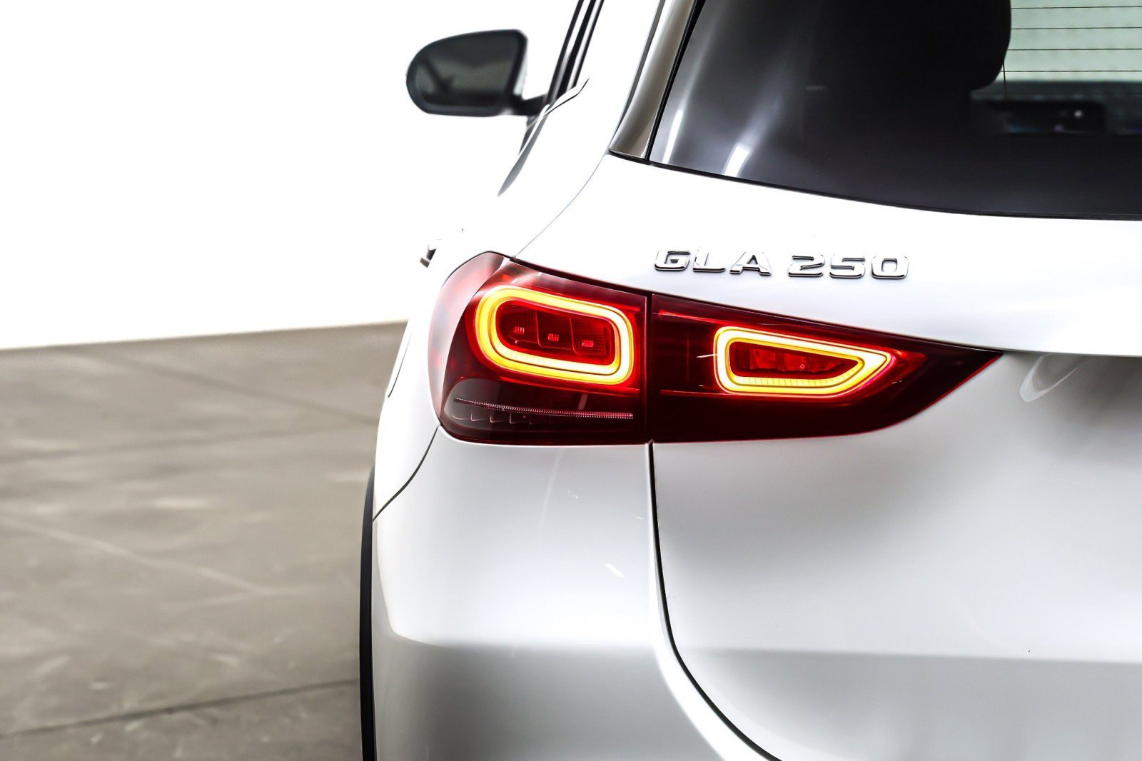 Certified 2023 Mercedes-Benz GLA 250 4MATIC w/ Premium Package image 15